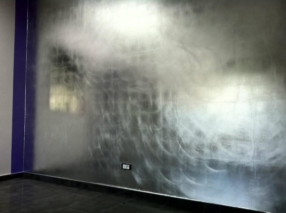 Dorure à la feuille argentée - mur décoratif